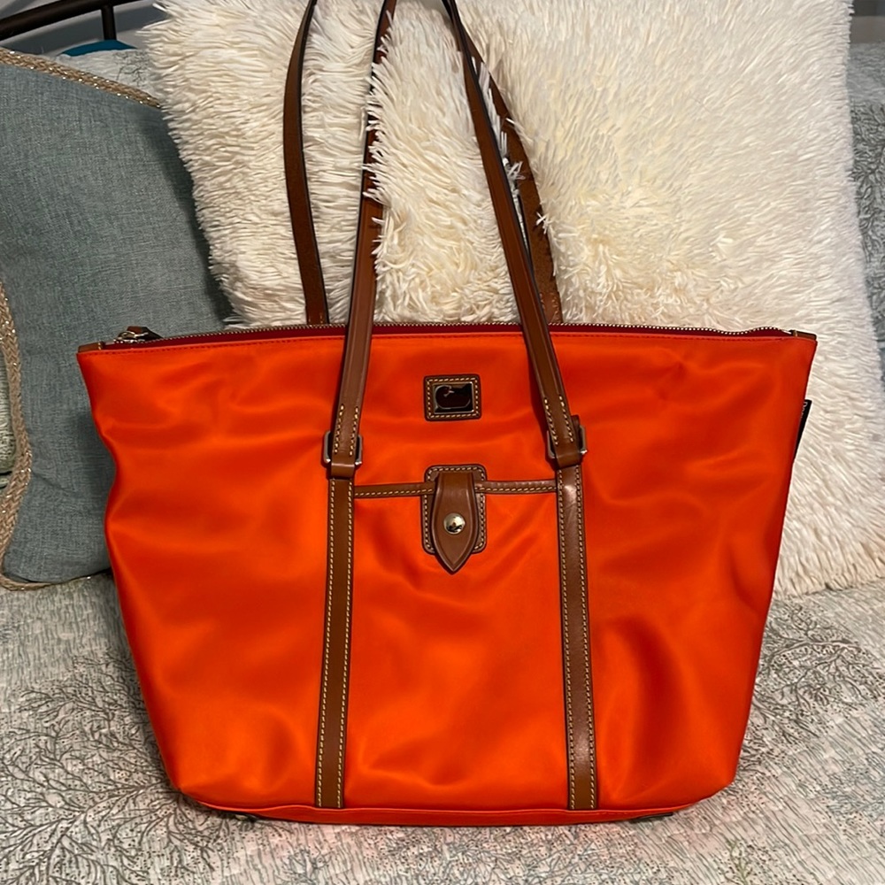 Large Nylon Dooney & Bourke Wayfarer Tote in “Persimmon” w/Brown Leather Straps - Picture 2 of 10